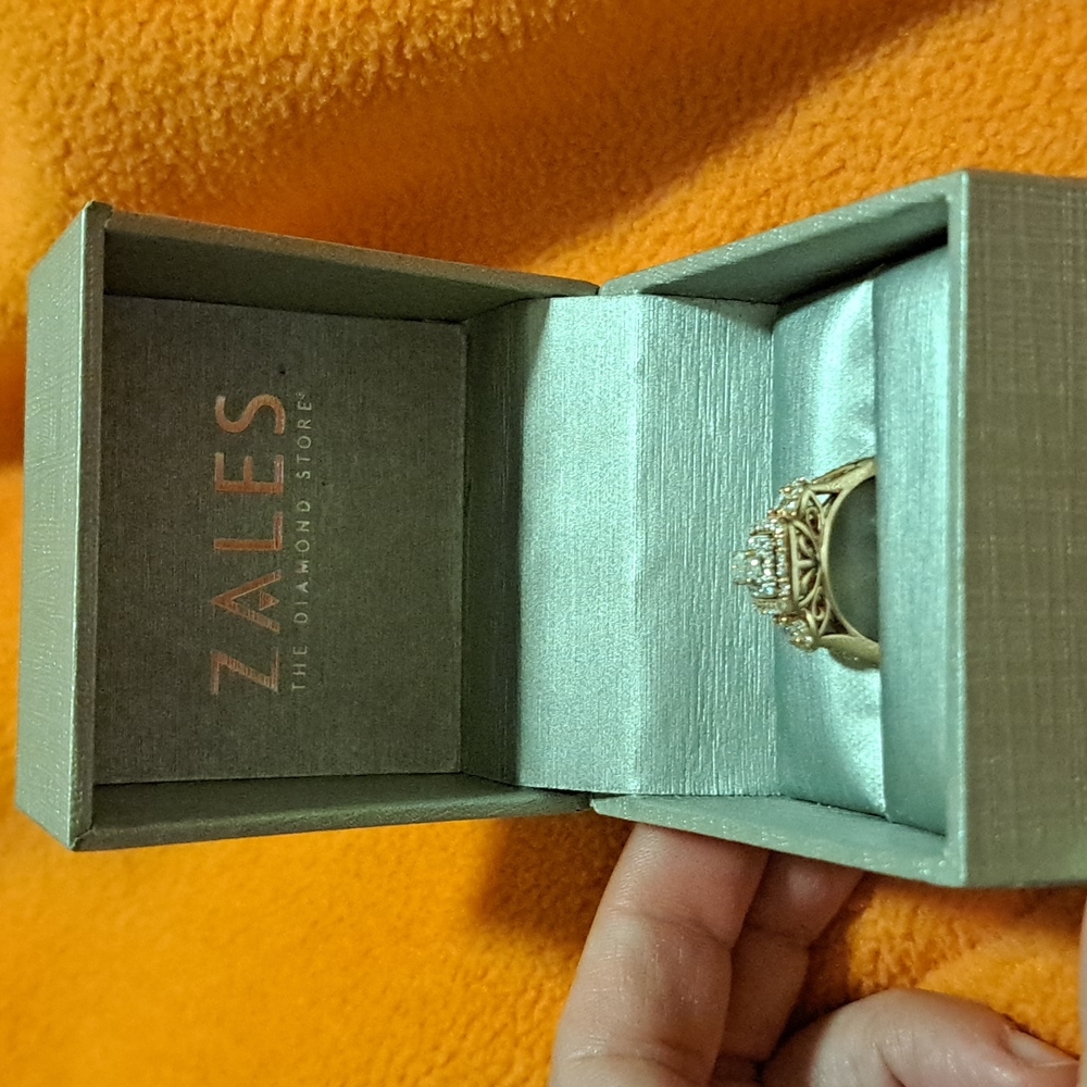 Diamond Ring - Picture 3 of 9